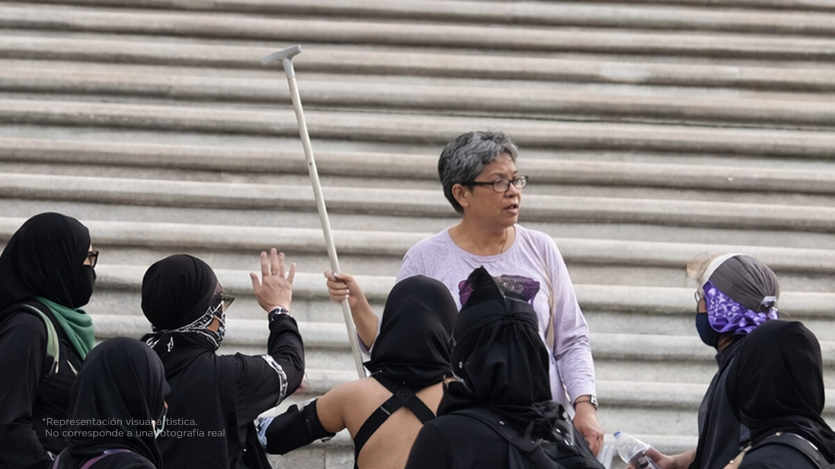 Abuelita enfrentó a 6 mujeres que querían dañar un monumento histórico
