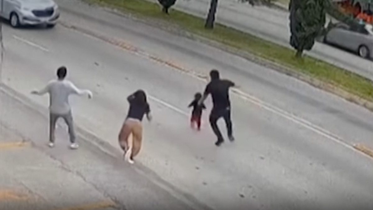Arriesgó su vida para salvar a una niña que no conocía