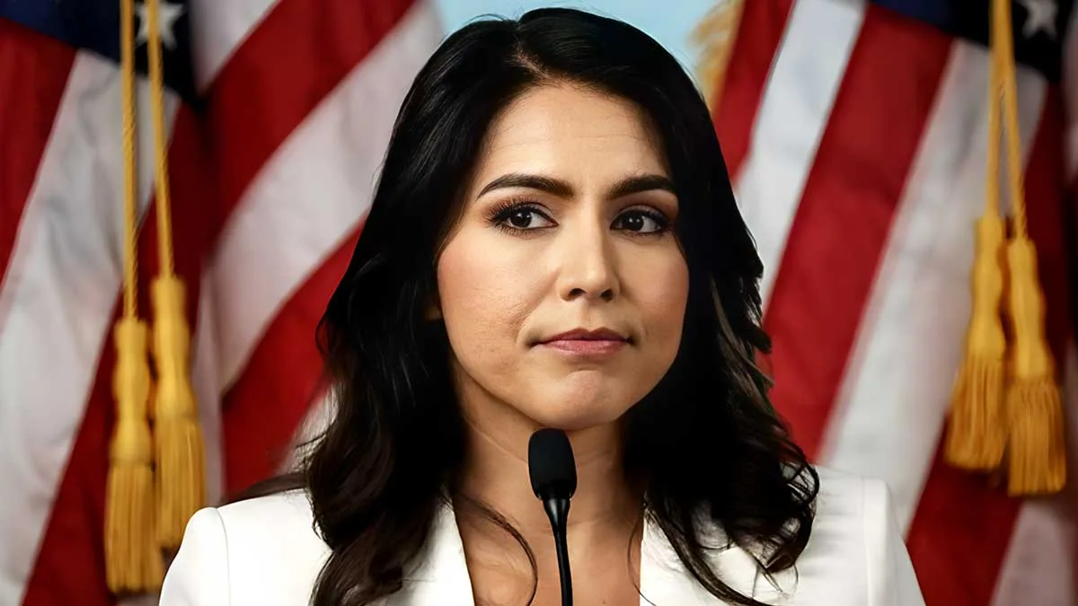 ¿Quién es la extraña mujer que defenderá a Trump?