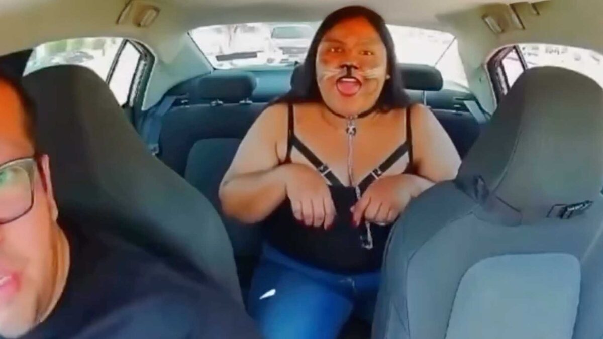 Un Uber bajó a una therian porque no acepta mascotas en su vehículo