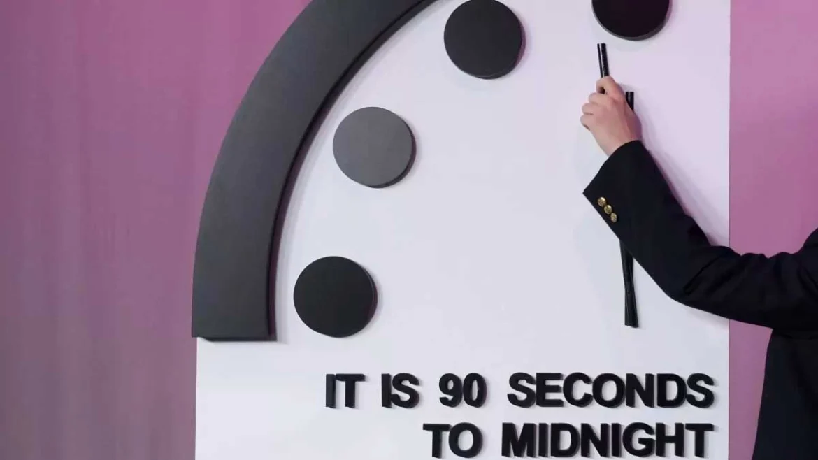 _C2_BFQue-es-el-Reloj-del-Fin-del-Mundo-y-por-que-estamos-a-solo-90-segundos-de-la-medianoche-